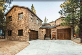 Big Bear Castle by AvantStay Private Home in Great Big Bear Location w Hot Tub Big Bear Lake